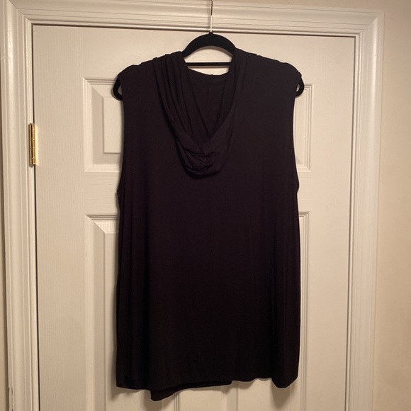 Brand New French Laundry Black Sleeveless Top with a hood…size 2X - Picture 2 of 3